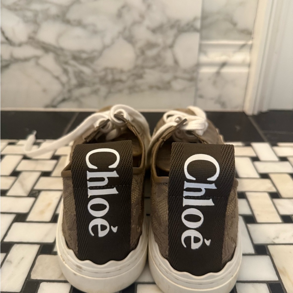 Moss green lace sneakers by Chloe